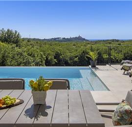Luxury 4-Bedroom Villa with generous sized Infinity Pool near Buje, Istria. Sleeps 8